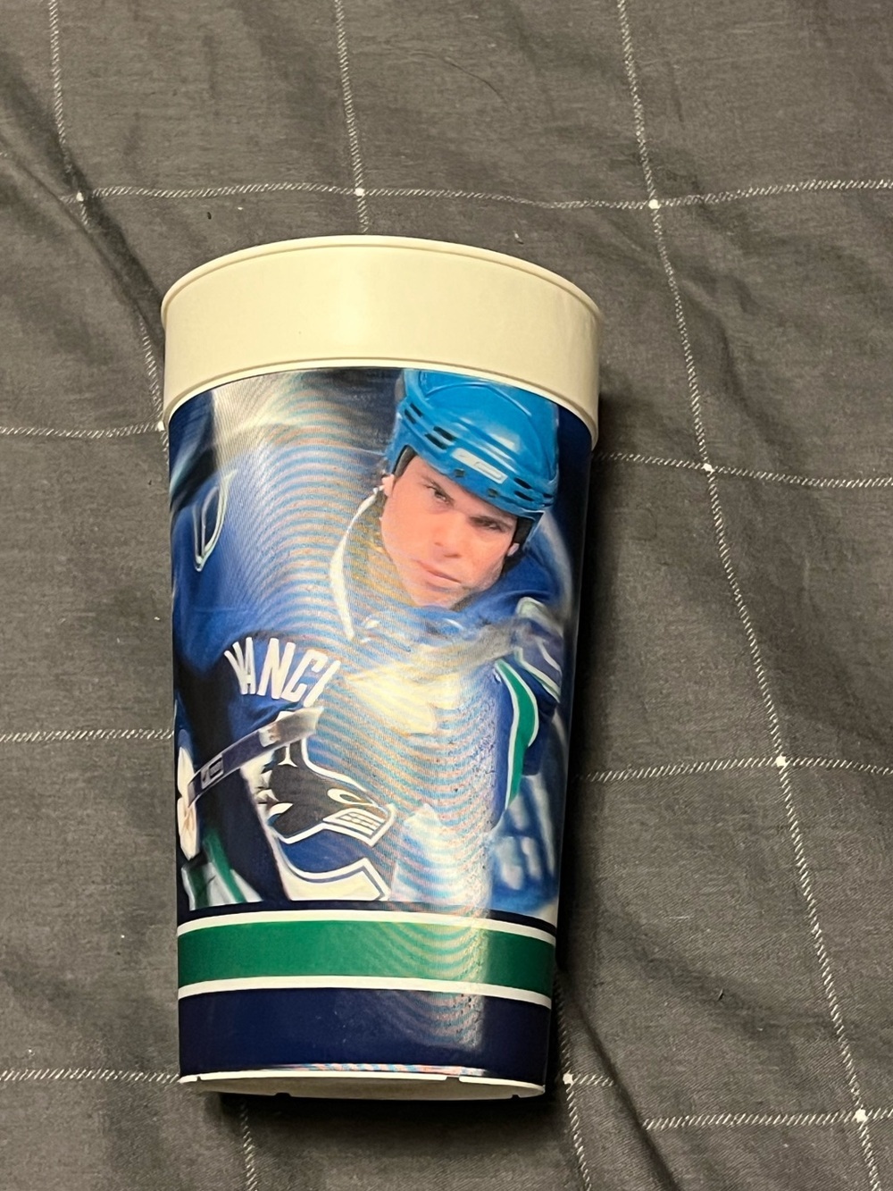 Vancouver Canucks 32 oz plastic Collectible Stadium Cup